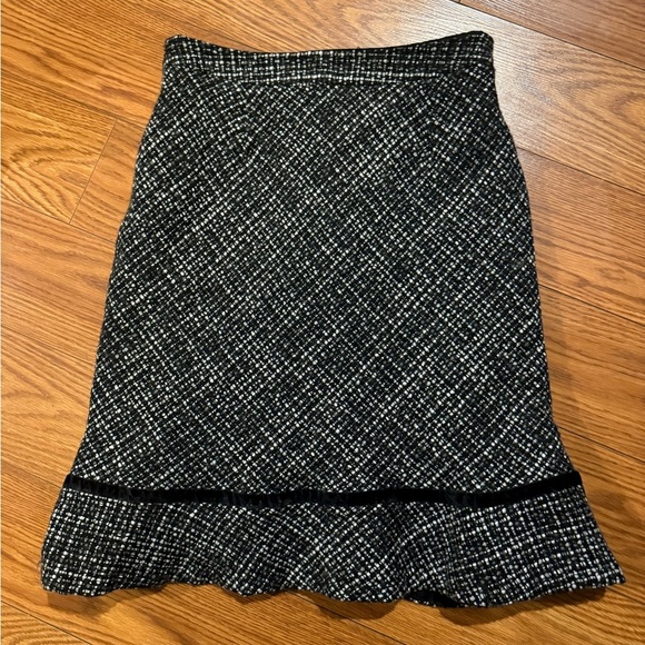 GAP Wool-Blend Tweed Skirt Women’s Size 2 Ruffle Hem Side Zipper Fully Lined - Picture 4 of 7